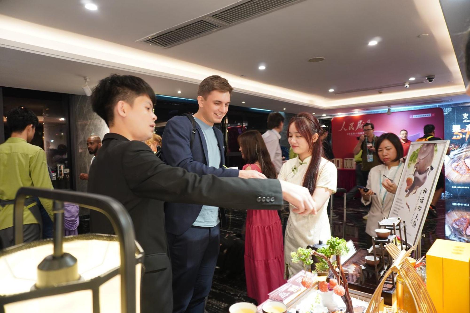 La Perle International Hotel - Free Shuttle Between Hotel And Exhibition Center During Canton Fair & Exhibitor Registration Counter Eksteriør bilde