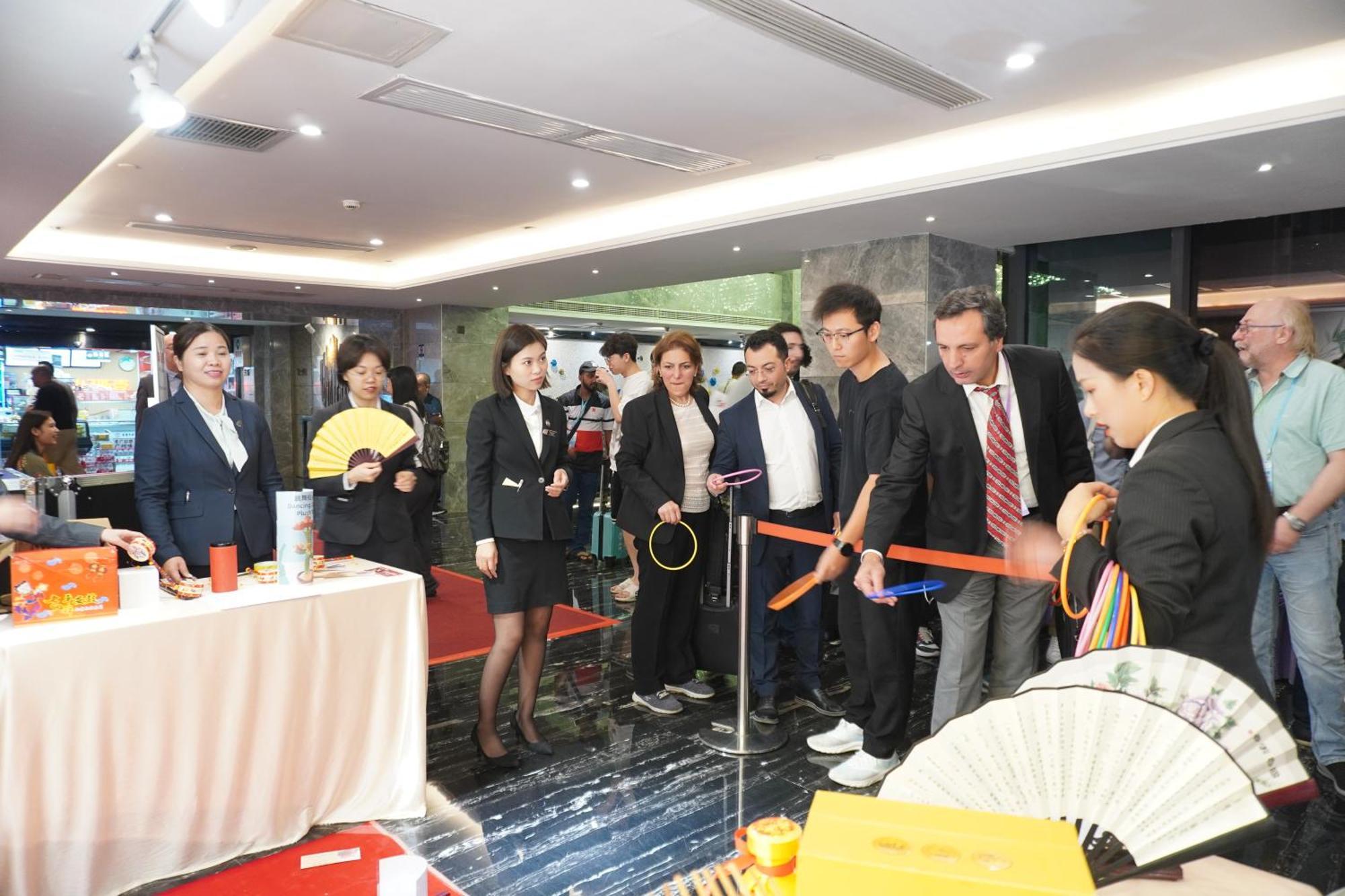 La Perle International Hotel - Free Shuttle Between Hotel And Exhibition Center During Canton Fair & Exhibitor Registration Counter Eksteriør bilde