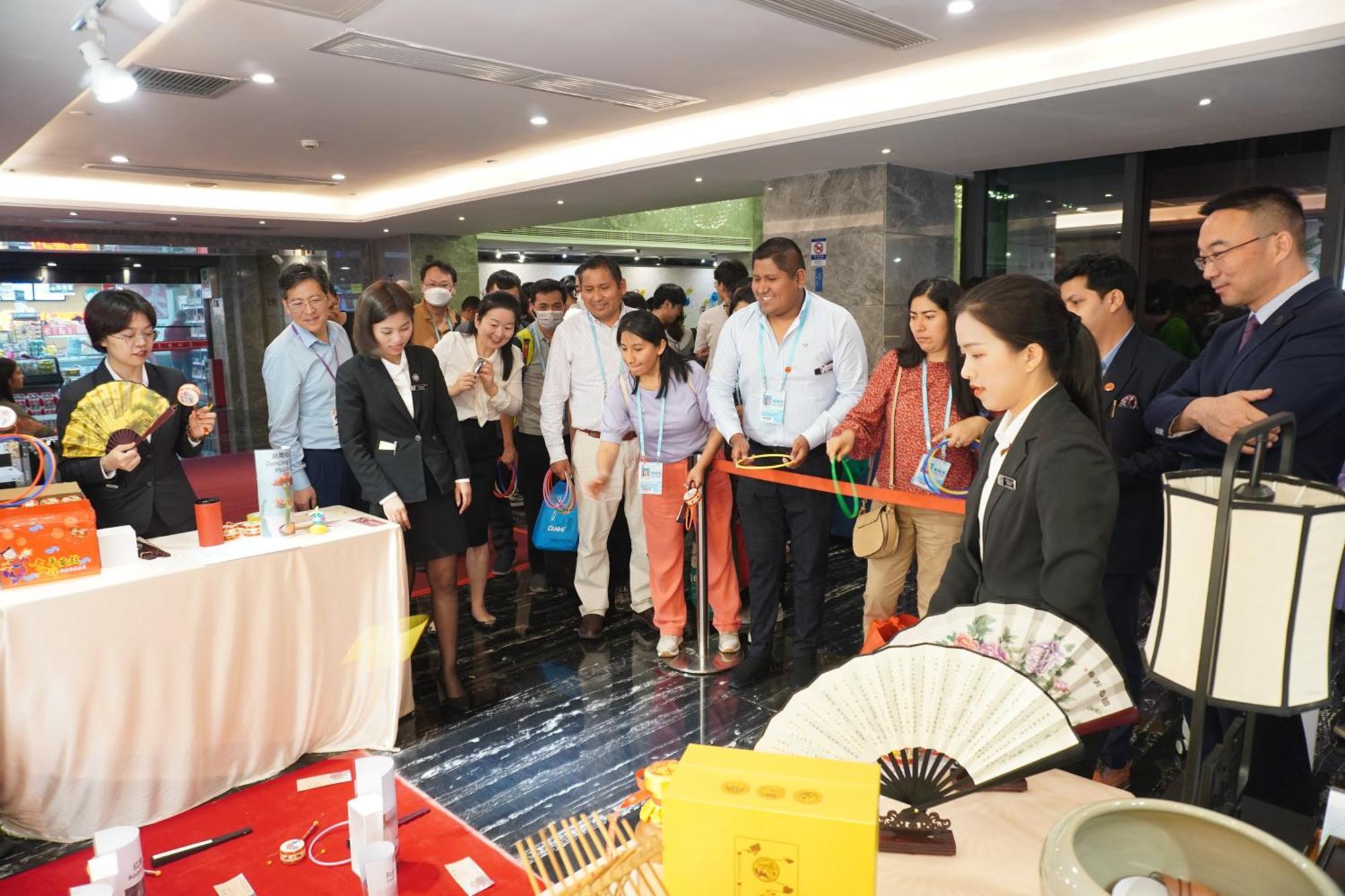 La Perle International Hotel - Free Shuttle Between Hotel And Exhibition Center During Canton Fair & Exhibitor Registration Counter Eksteriør bilde
